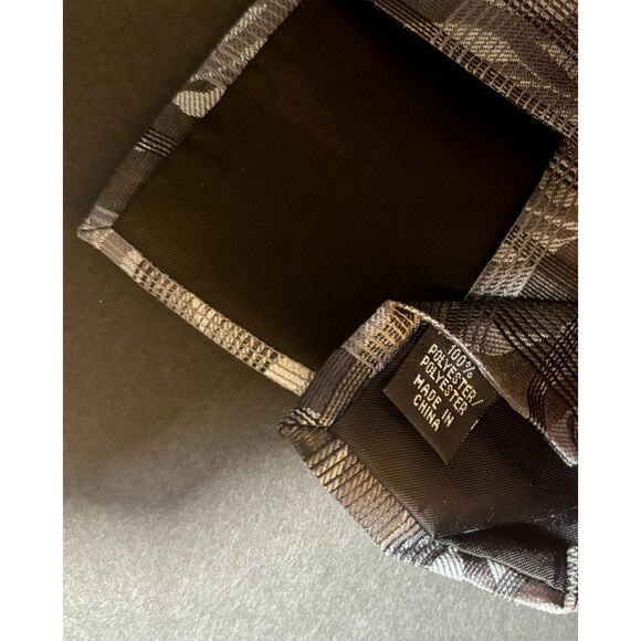 Van Heusen Men's Tie – Gray Geometric Plaid Pattern – Classic Polyester Necktie - Picture 2 of 4